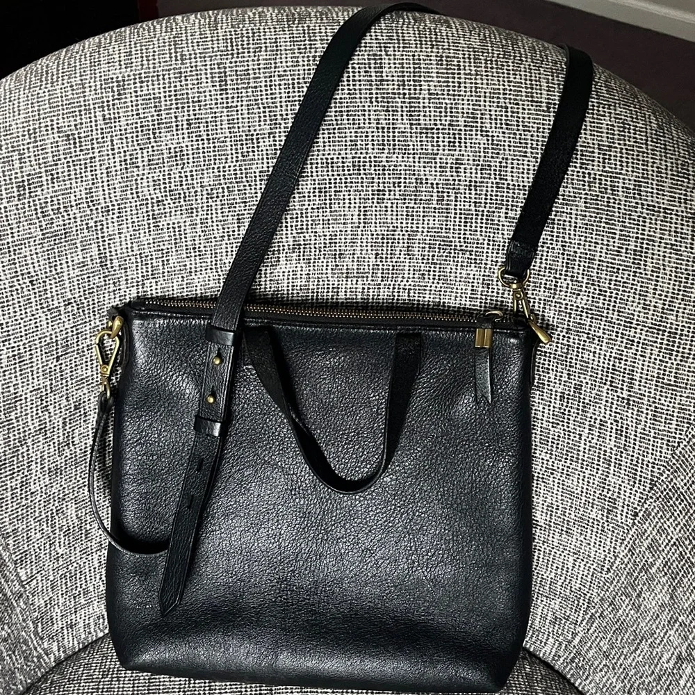 Madewell Crossbody Leather Zip-Up Medium Tote - Picture 9 of 16
